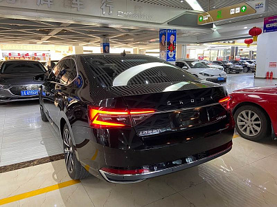 Skoda Superb 1.4 л 2023 г. Чёрный, пробег 27000 км