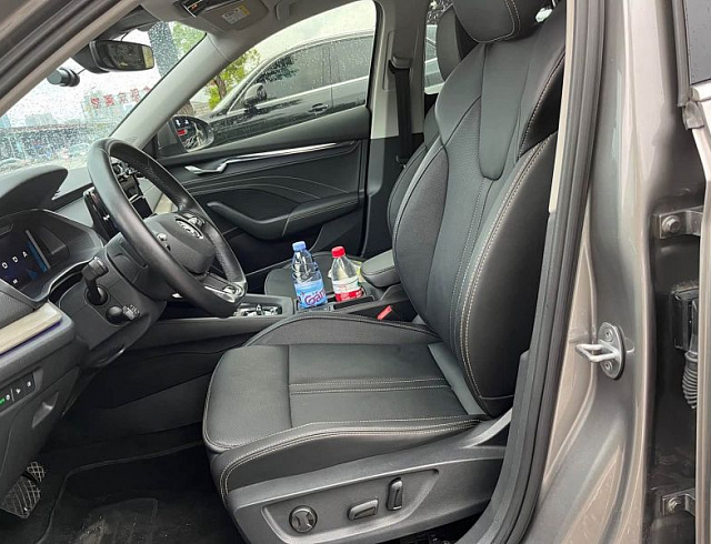 Skoda Octavia 1.4 л 2022 г. шампань/коричневый, пробег 33000 км