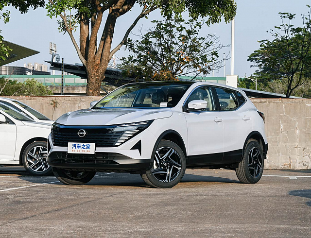 Nissan Quasqai 2.0 XV+ Leading