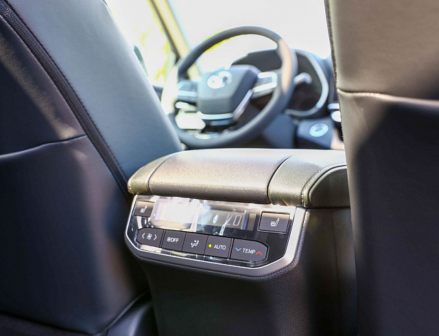 Toyota Highlander белый 2026