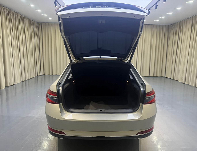 Skoda Superb 1.4 л 2023 г. шампань/коричневый, пробег 47000 км