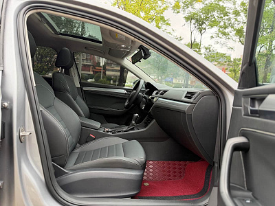 Skoda Superb 1.4 л 2022 г. Серебристо-серый, пробег 30000 км