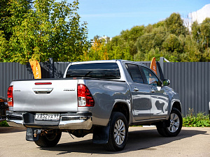 Toyota Hilux серебро 2015