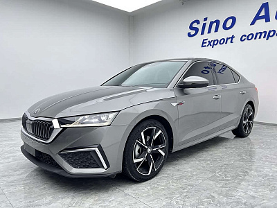 Skoda Octavia 1.4 л 2022 г. Серебристо-серый, пробег 44000 км