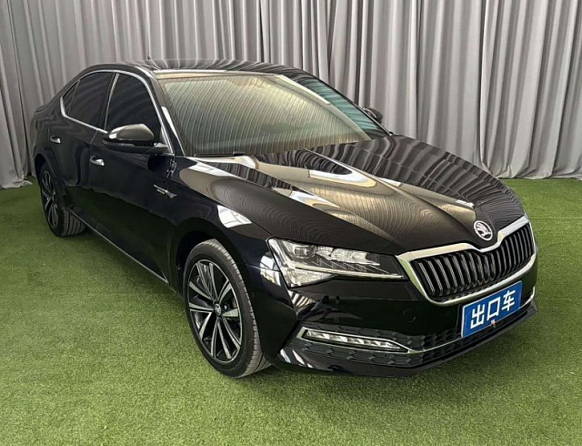 Skoda Superb 1.4 л 2023 г. Чёрный, пробег 18000 км