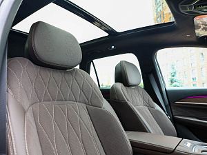 Geely Monjaro белый 2026