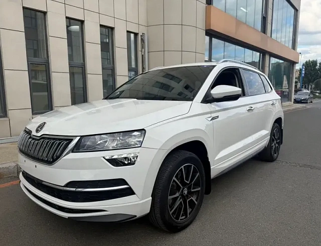 Skoda Karoq 1.4 л 2022 г. Белый, пробег 28000 км