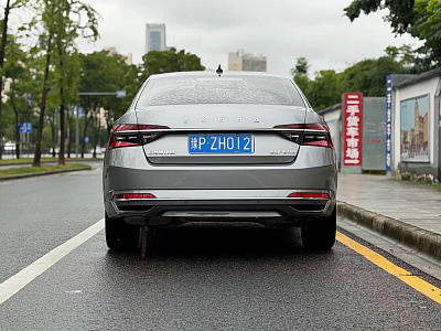 Skoda Superb 1.4 л 2022 г. Серебристо-серый, пробег 30000 км