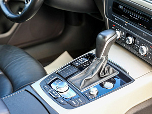 Audi A6 черный 2015