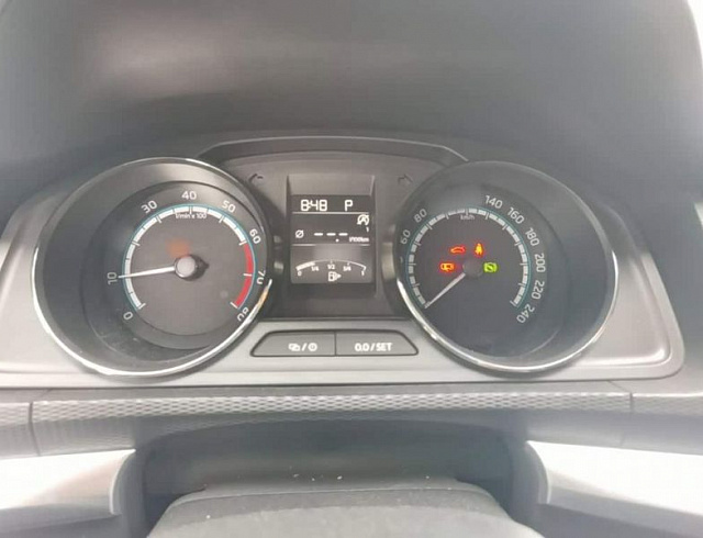 Skoda Kamiq 1.5 л 2023 г. Белый, пробег 19600 км