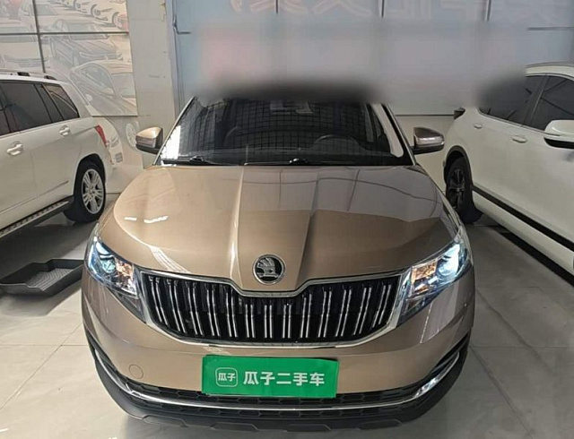 Skoda Kamiq 1.5 л 2022 г. шампань/коричневый, пробег 42300 км