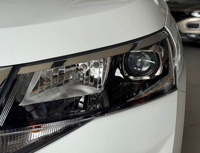Skoda Kamiq 1.5 л 2023 г. Белый, пробег 49000 км
