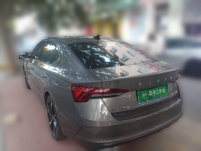 Skoda Octavia 1.4 л 2022 г. Серебристо-серый, пробег 21500 км