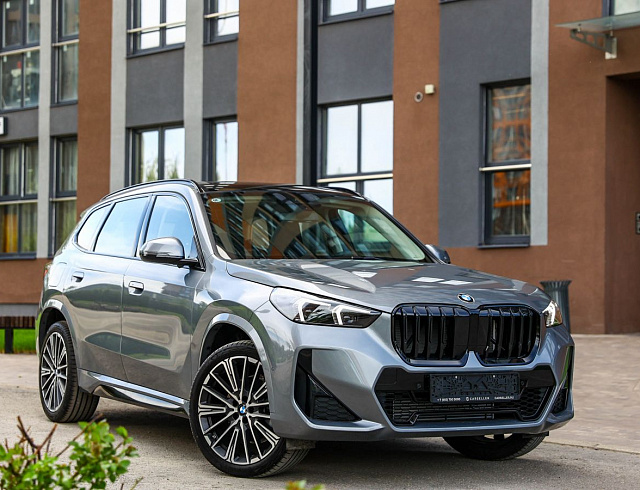 BMW X1 серый 2025