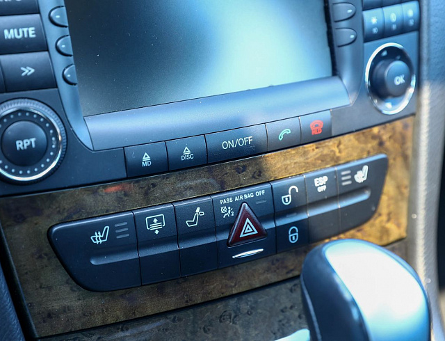 Mercedes-Benz E-Класс белый 2005