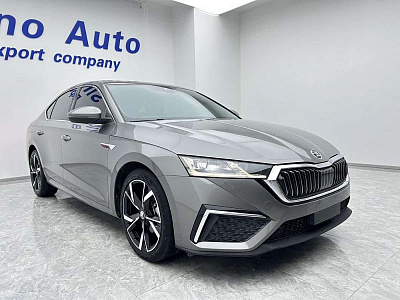 Skoda Octavia 1.4 л 2022 г. Серебристо-серый, пробег 44000 км