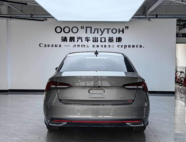 Skoda Octavia 1.4 л 2023 г. Серебристо-серый, пробег 31000 км
