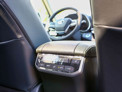 Toyota Highlander белый 2026