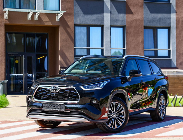 Toyota Highlander черный 2026