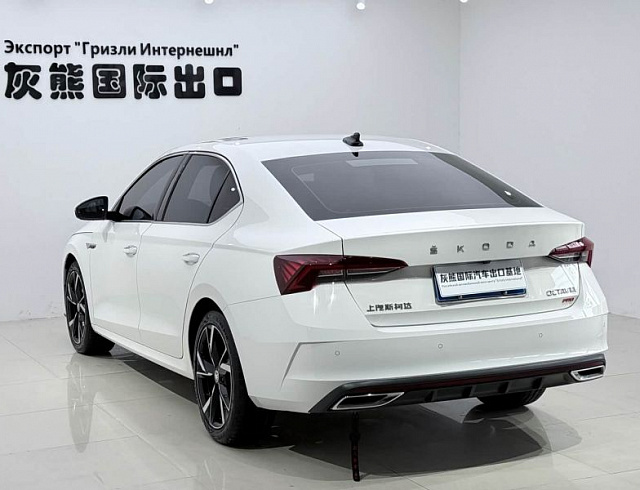 Skoda Octavia 1.4 л 2022 г. Белый, пробег 14000 км