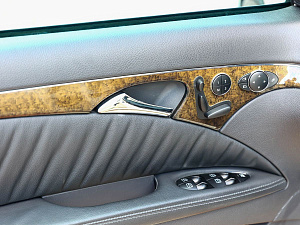 Mercedes-Benz E-Класс белый 2005