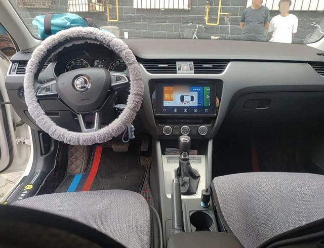 Skoda Octavia 1.5 л 2021 г. Белый, пробег 26600 км