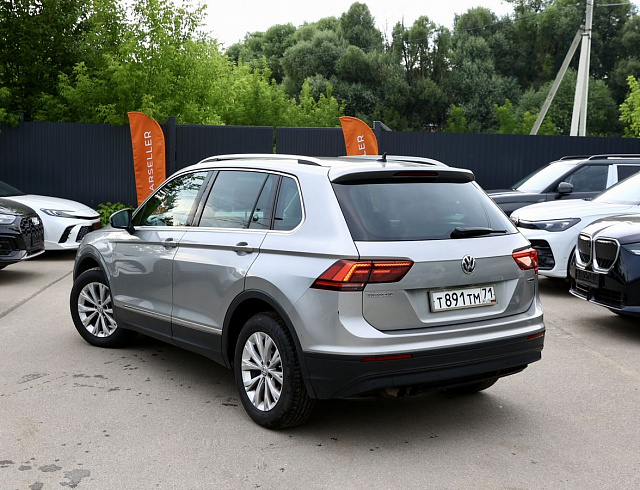 Volkswagen Tiguan серебро 2018