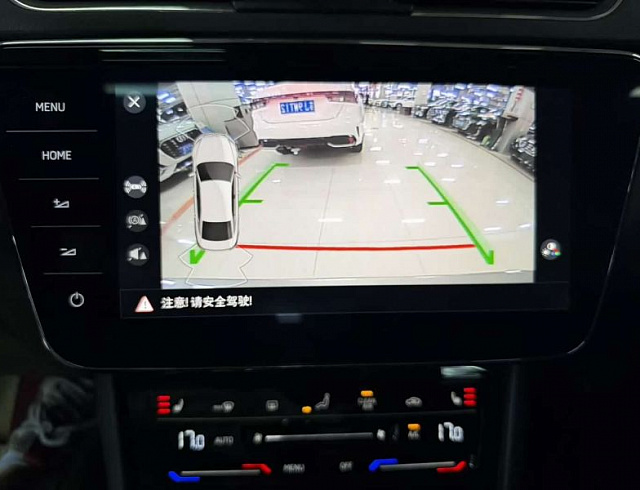 Skoda Superb 1.4 л 2023 г. Серебристо-серый, пробег 18000 км