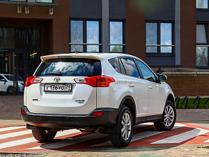 Toyota RAV4 белый 2014