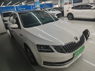 Skoda Octavia 1.2 л 2021 г. Белый, пробег 39900 км