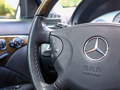 Mercedes-Benz E-Класс белый 2005