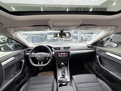 Skoda Superb 1.4 л 2024 г. Чёрный, пробег 9000 км