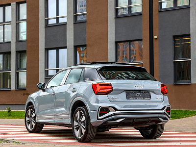 Audi Q2 серый 2026