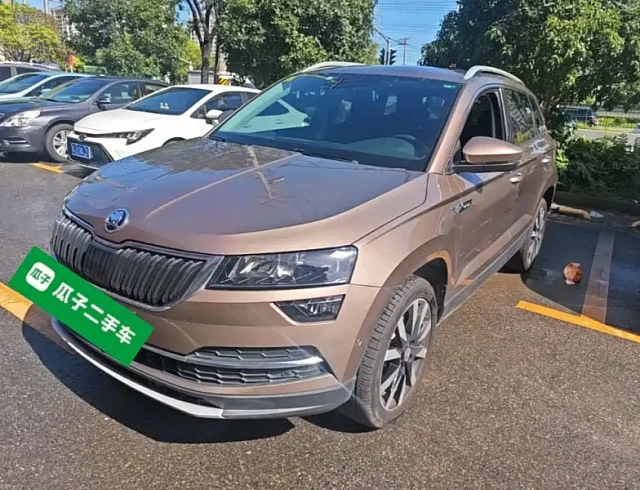 Skoda Karoq 1.4 л 2021 г. желто-оранжевый, пробег 42300 км