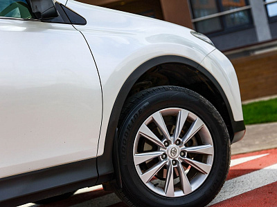Toyota RAV4 белый 2014