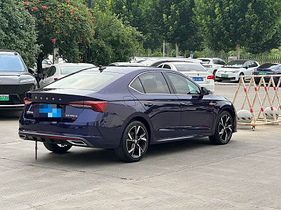 Skoda Octavia 1.4 л 2022 г. Голубой, пробег 43000 км