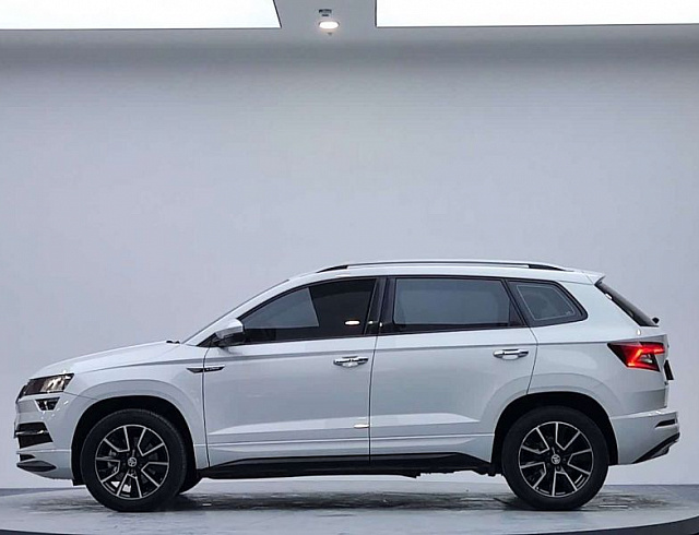 Skoda Karoq 1.4 л 2023 г. Белый, пробег 11000 км
