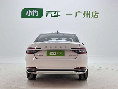 Skoda Superb 1.4 л 2023 г. Белый, пробег 25000 км
