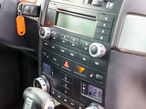 Volkswagen Touareg черный 2008