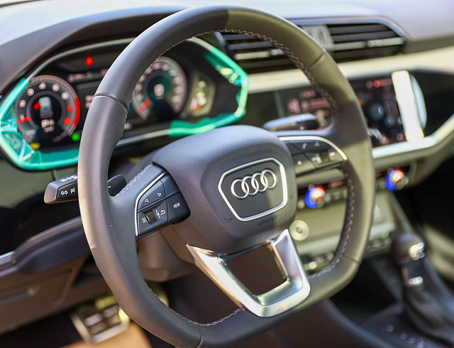 Audi Q3 серый 2026