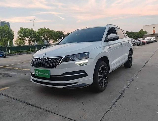 Skoda Karoq 1.4 л 2024 г. Белый, пробег 15000 км