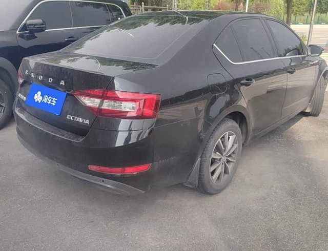 Skoda Octavia 1.5 л 2023 г. Чёрный, пробег 47400 км