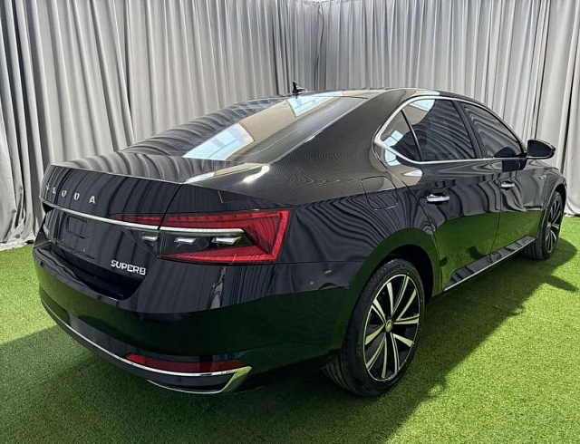 Skoda Superb 1.4 л 2023 г. Чёрный, пробег 19000 км