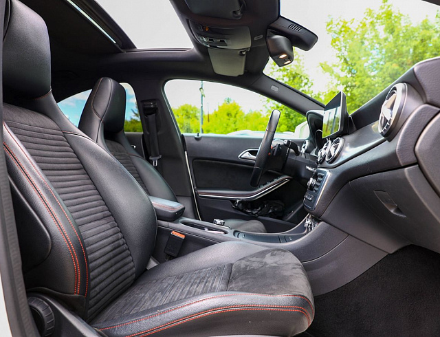Mercedes-Benz CLA белый 2013