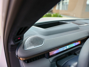 Lynk & Co 900 белый 2025