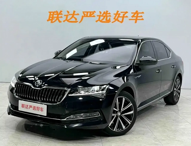 Skoda Superb 1.4 л 2024 г. Чёрный, пробег 10000 км
