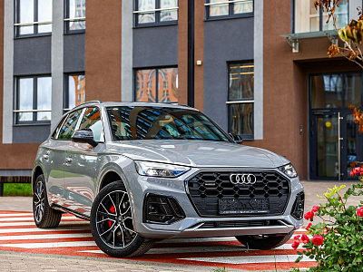 Audi Q5 серый 2026