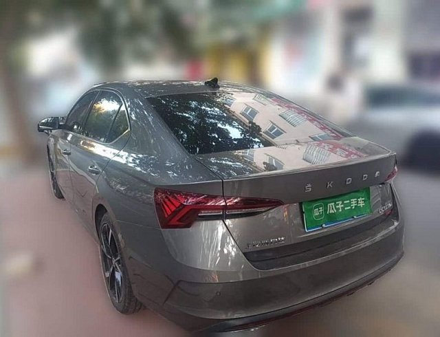 Skoda Octavia 1.4 л 2022 г. Серебристо-серый, пробег 21500 км