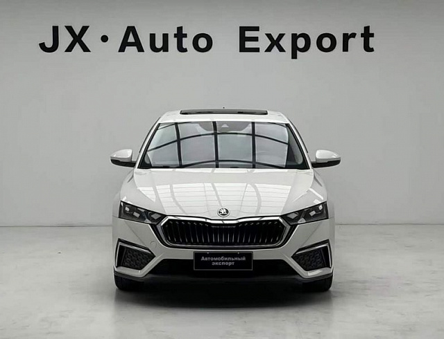 Skoda Octavia 1.4 л 2022 г. Белый, пробег 27000 км