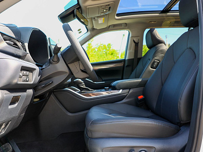 Toyota Highlander белый 2026